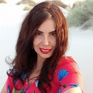 Meet your Posher, Delia